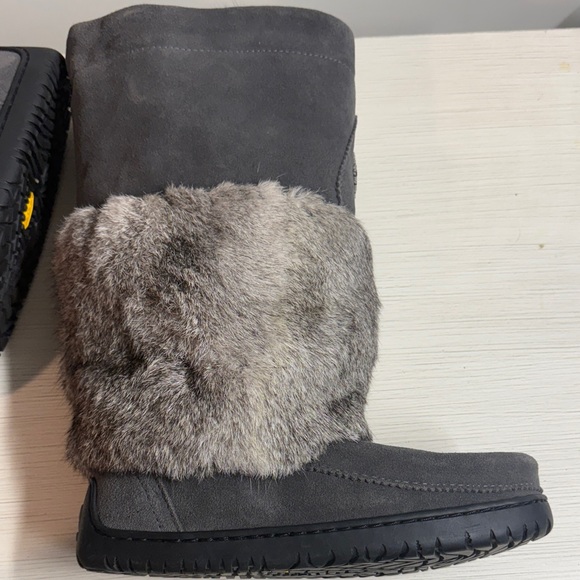 Manitobah Mukluks Gray and Fur Winter Boots - Picture 6 of 12
